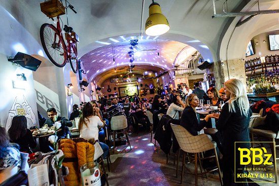 BB'z Bar & Grill
